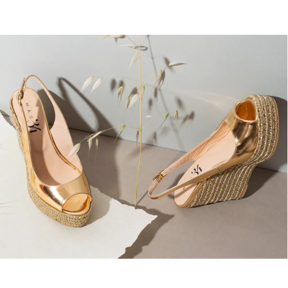 CUÑA ISABEL PIEL EFECTO ESPEJO ORO 11CM