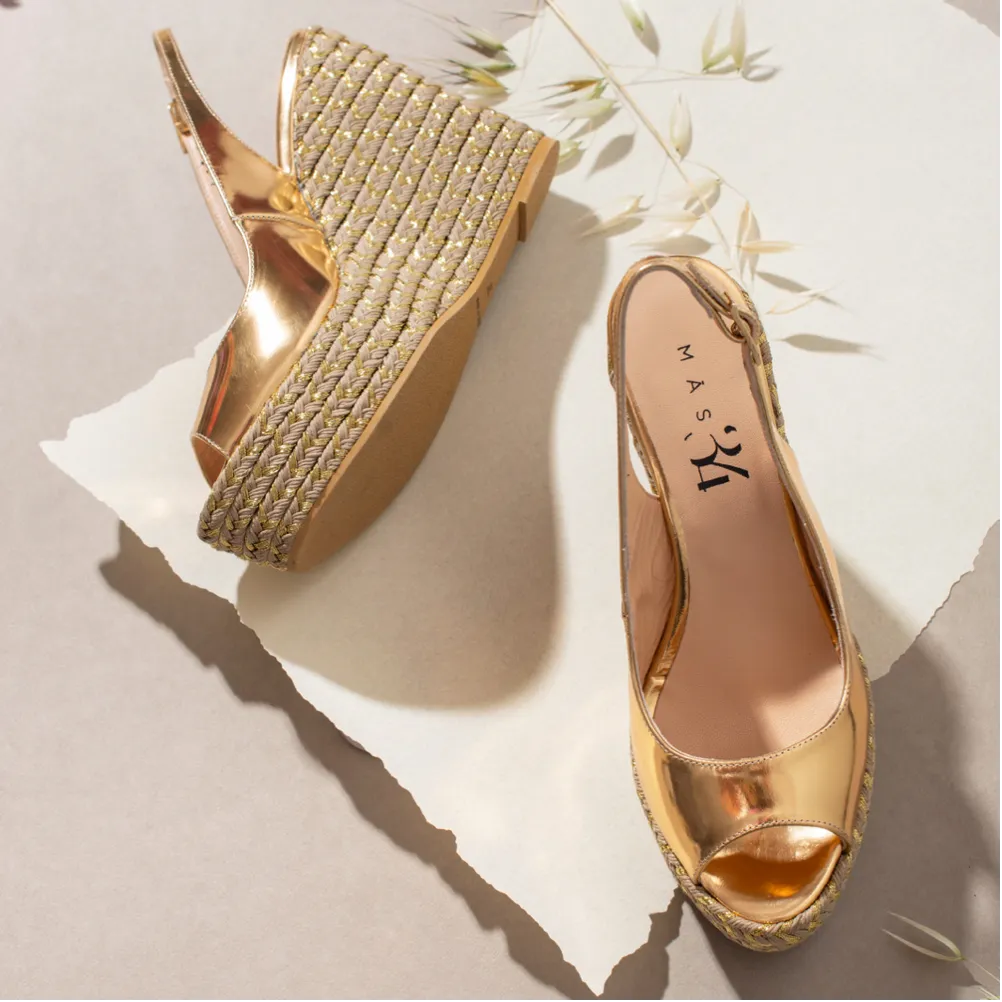 CUÑA ISABEL PIEL EFECTO ESPEJO ORO 11CM