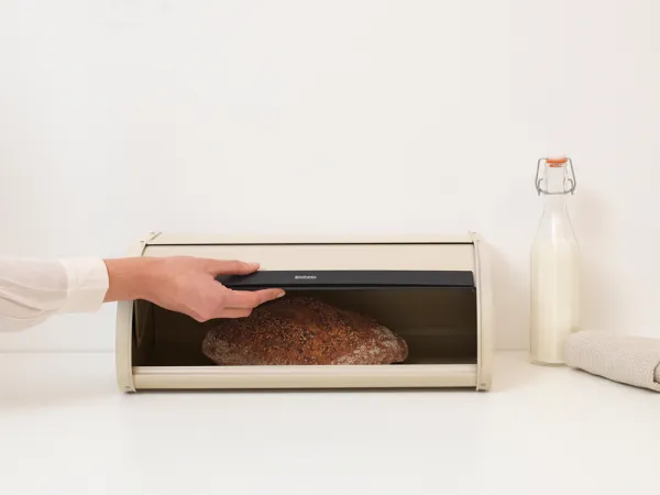Panera con tapa deslizante de Brabantia.
