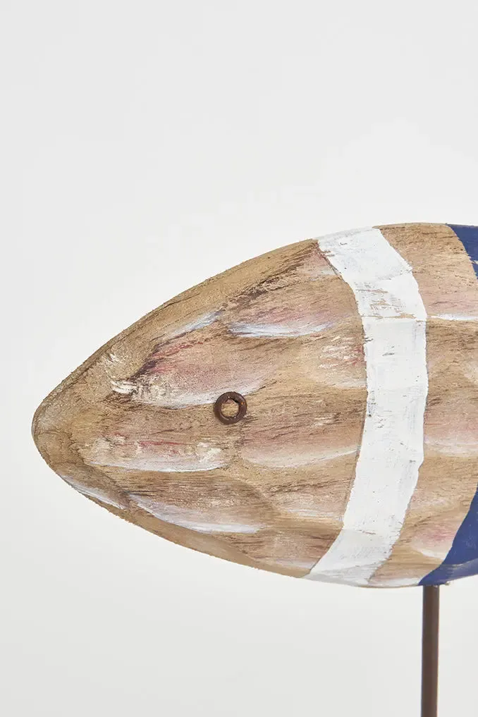 Pez de madera con escamas talladas pequeño