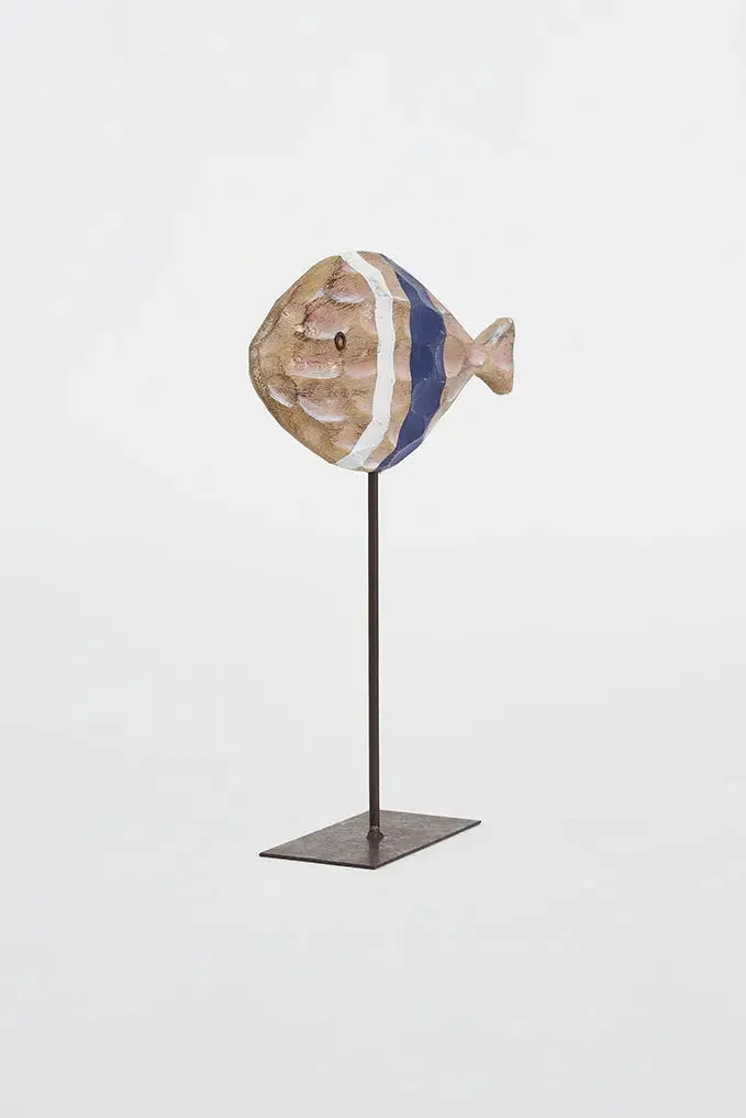 Pez de madera con escamas talladas pequeño