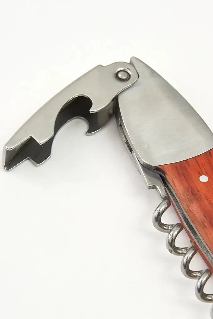 Sacacorchos, navaja y abrebotellas con forma de pez de madera y metal